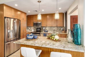 Fridge, microwave, oven, stovetop - Wailea Elua - Ocean views paradise | Pool & AC (Wailea)