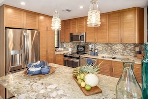 Fridge, microwave, oven, stovetop - Wailea Elua - Ocean views paradise | Pool & AC (Wailea)