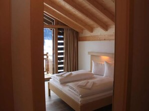 4 bedrooms - Alpine Chalet with Balcony & Sauna (Wald-Königsleiten)