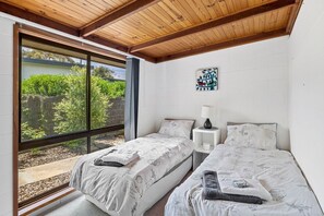 2 bedrooms, bed sheets - Magic on Murray (Anglesea)