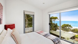 4 makuuhuonetta, silitysrauta/-lauta, internet