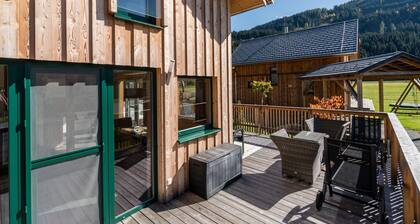 Superior chalet with whirlpool