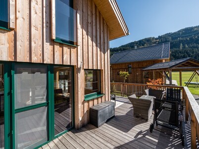 Superior chalet with whirlpool