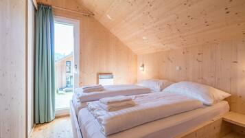 4 bedrooms, iron/ironing board, WiFi