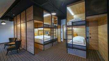 Classic 10-Bed Capsule Room