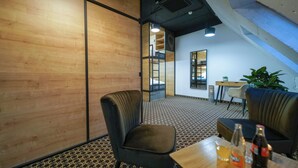 Classic 10-Bed Capsule Room