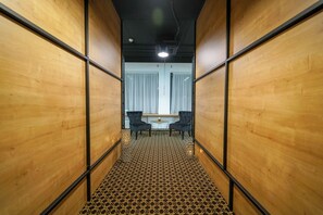 Comfort 8-Bed Capsule Room