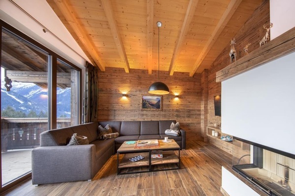 Una Smart TV, una chimenea