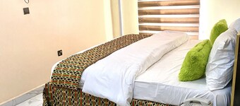 Nue Crest Hotel & Suites