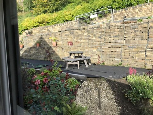 Heather Bank Cottage, Halifax. Yorkshire. <br>HX2 7DD