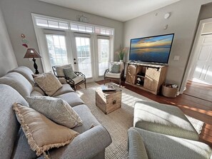 Smart TV, lettore DVD, libri