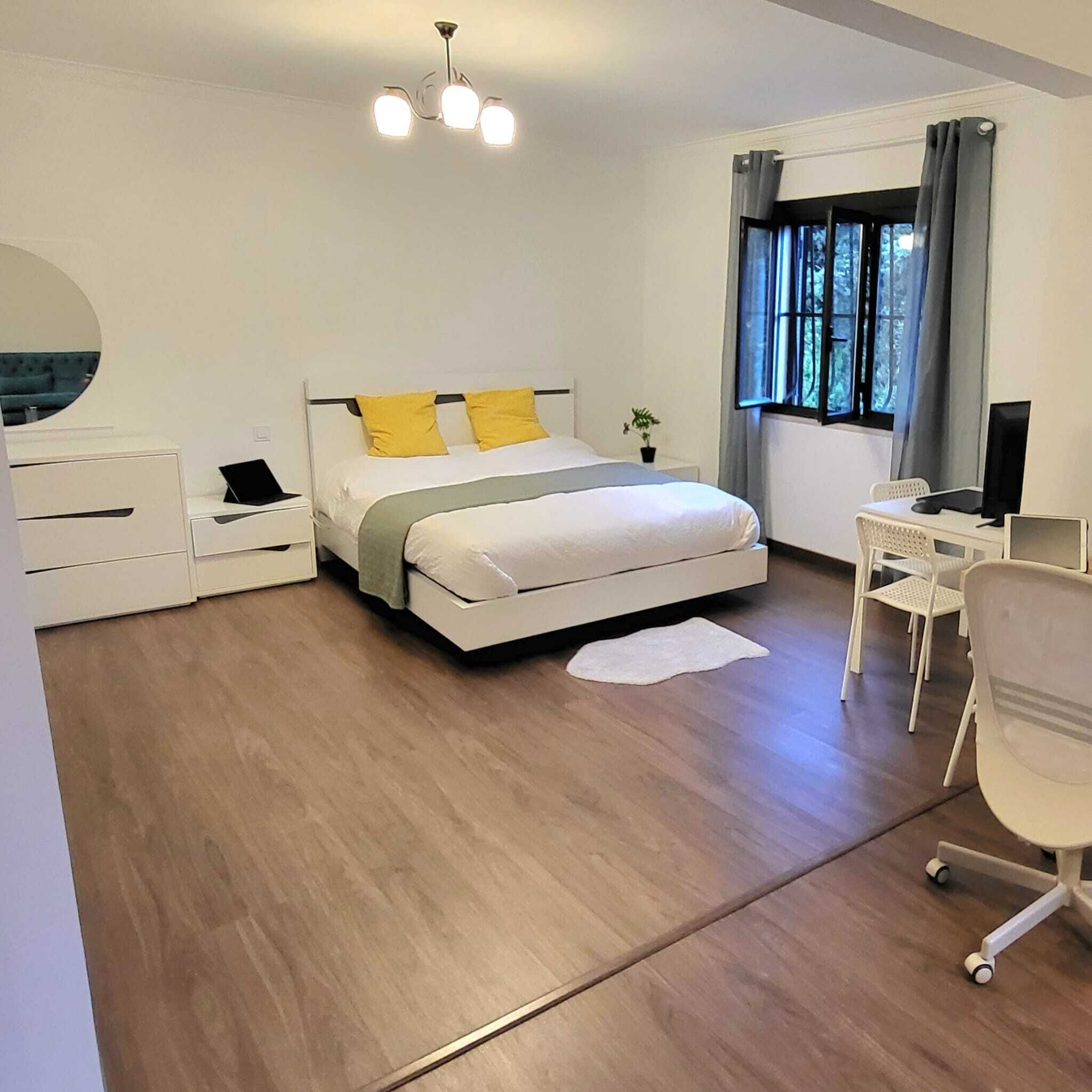 Elite studio, 1 slaapkamer | Luxe beddengoed, donsdekens, bedden met traagschuimmatrassen