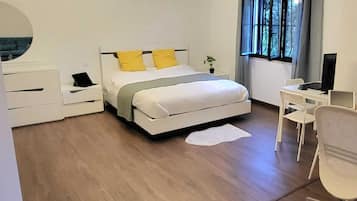 Elite studio, 1 slaapkamer | Luxe beddengoed, donsdekens, bedden met traagschuimmatrassen