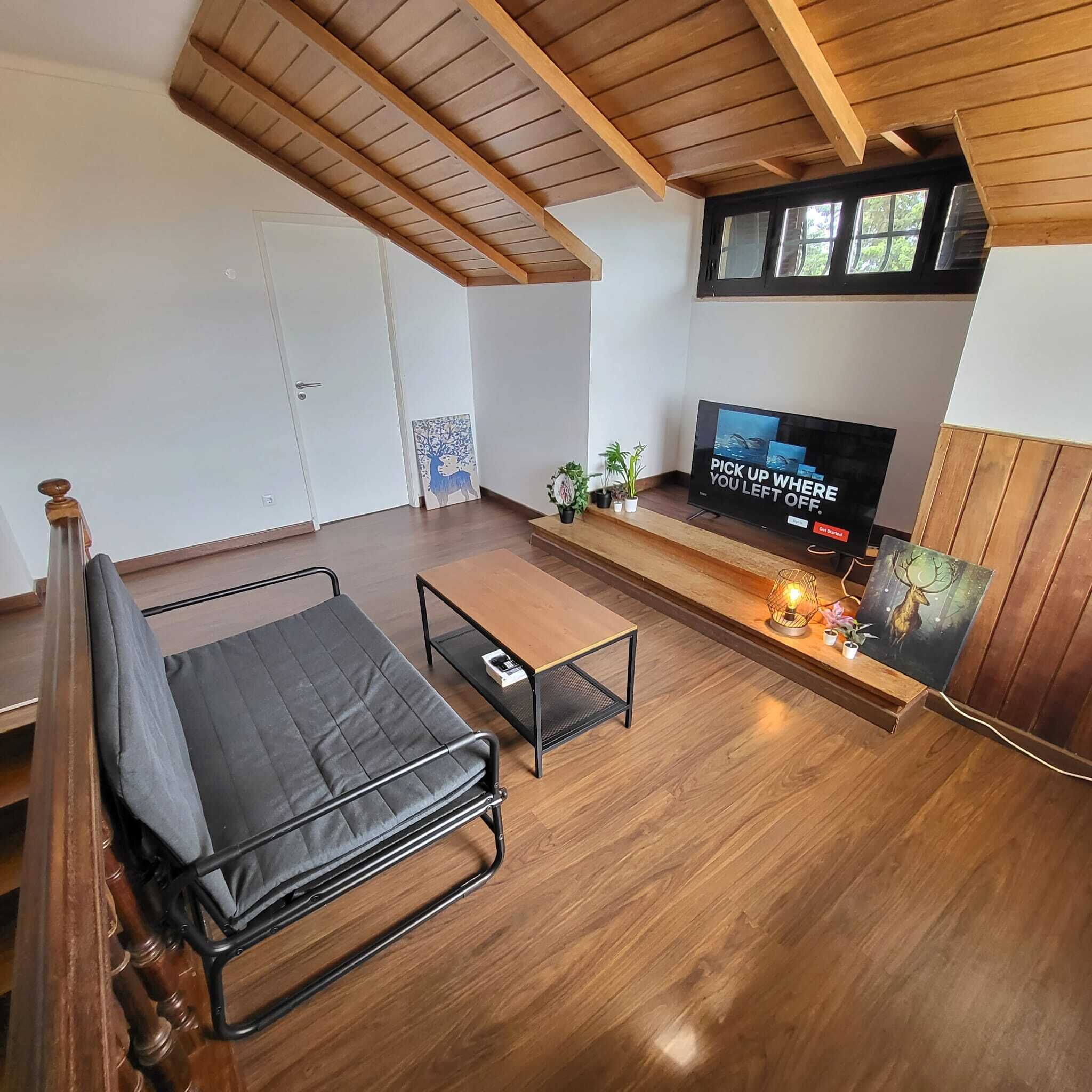 Exclusive Penthouse, 3 Bedrooms, Kitchenette, City View | Living area | Smart TV