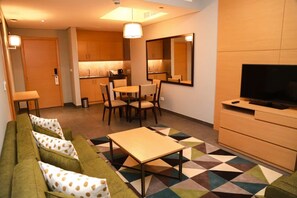 Suite, 2 habitaciones, para no fumadores, cocina (Air conditioning) | Ropa de cama de alta calidad y minibar