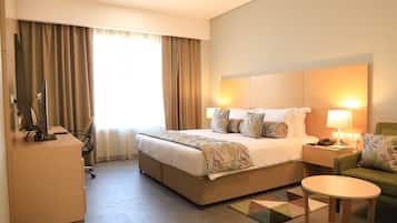 Deluxe Room, 1 King Bed, Non Smoking, City View (Air conditioning) | 1 bedroom, premium bedding, minibar, in-room safe