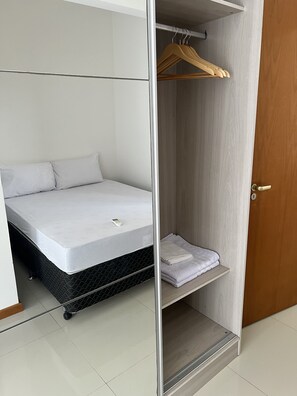 1 habitación, wifi y ropa de cama