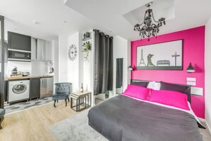 1 chambre, bureau, fer et planche à repasser, Wi-Fi gratuit