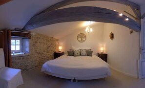 4 Schlafzimmer, Schreibtisch, Bügeleisen/Bügelbrett, Reisekinderbett