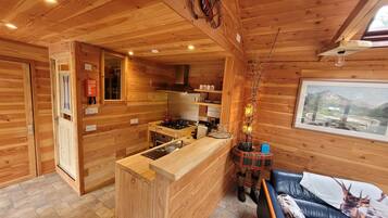 Romantic Cottage (Rustic Barn)