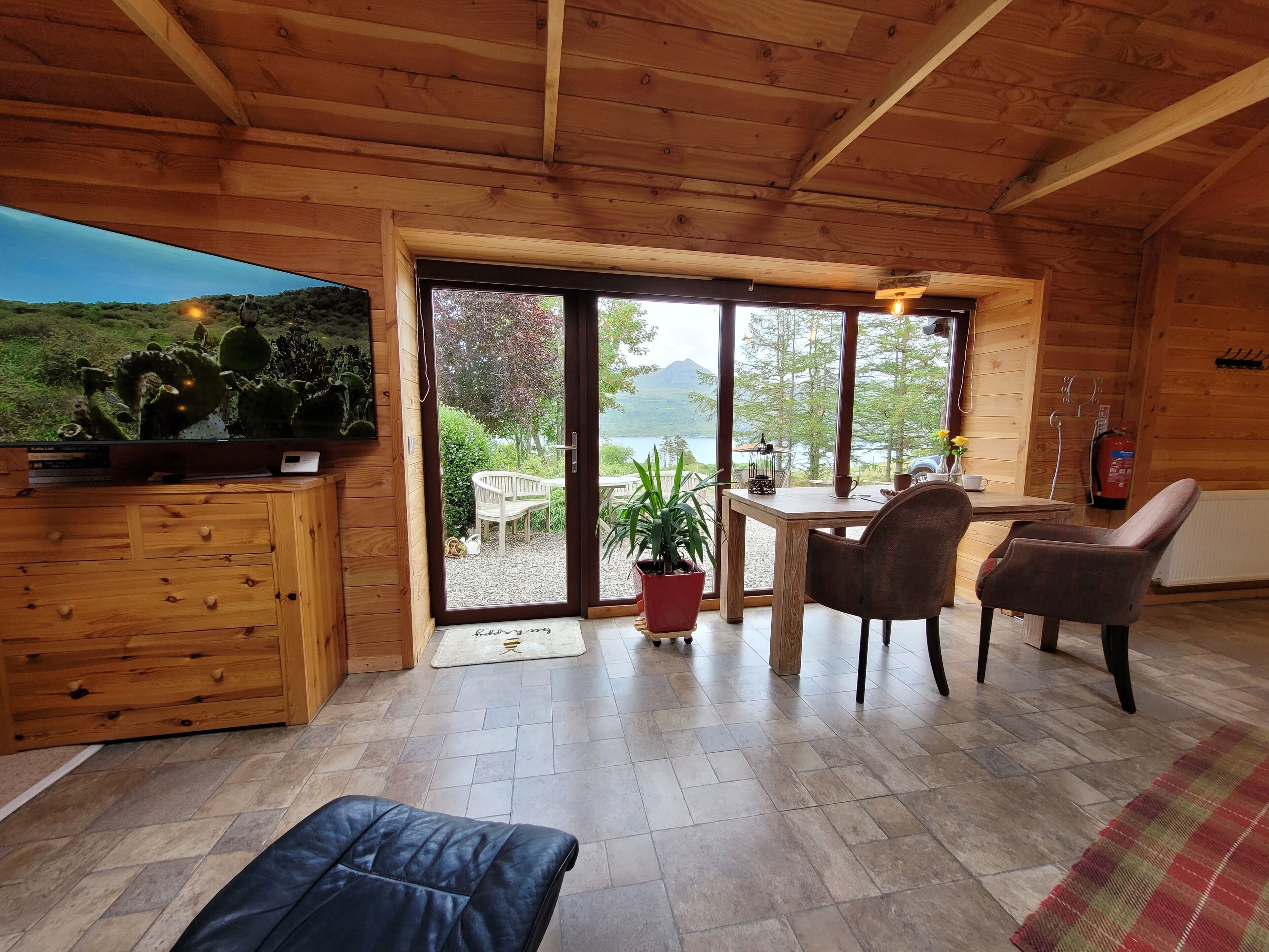 Romantic Cottage (Rustic Barn) | Premium bedding, individually decorated, individually furnished