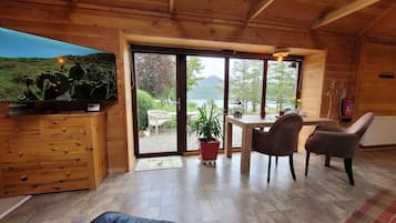 Romantic Cottage (Rustic Barn) | Premium bedding, individually decorated, individually furnished
