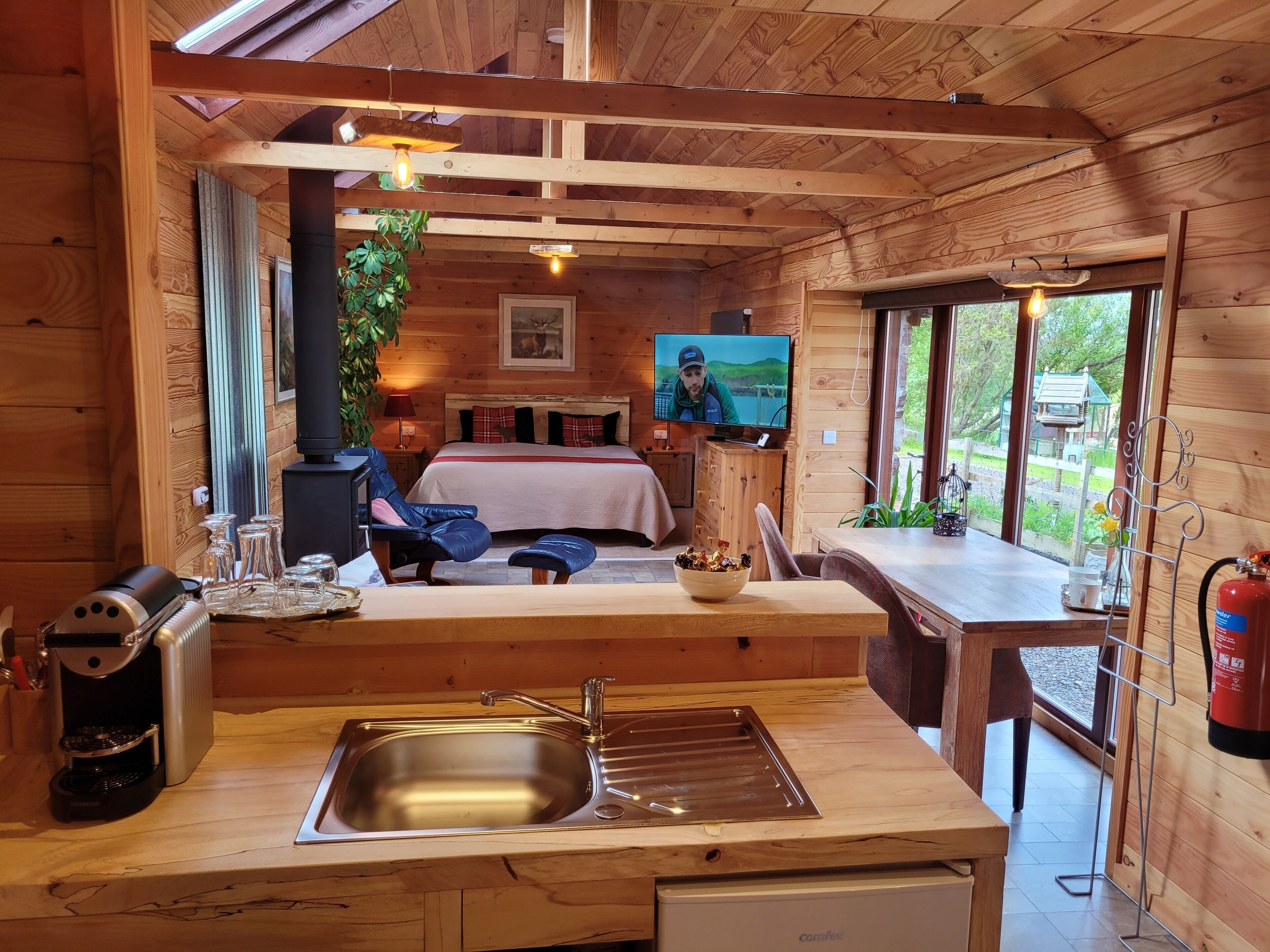 Romantic Cottage (Rustic Barn) | Premium bedding, individually decorated, individually furnished