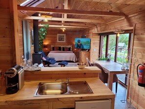 Romantic Cottage (Rustic Barn) | Premium bedding, individually decorated, individually furnished - Sound of Durnamuck (Garve)