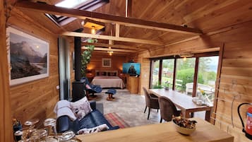 Romantic Cottage (Rustic Barn)
