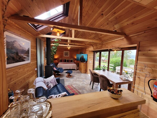 Romantic Cottage (Rustic Barn) | Premium bedding, individually decorated, individually furnished - Sound of Durnamuck (Garve)