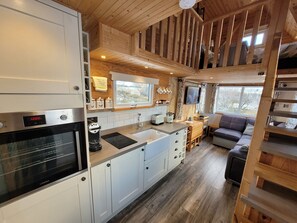 Cabin, 2 Bedrooms (Tiny House) | Premium bedding, individually decorated, individually furnished - Sound of Durnamuck (Garve)