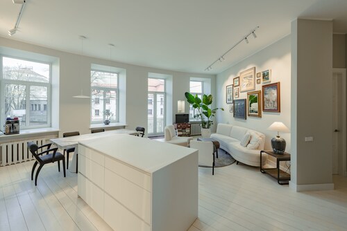 Romain Gary apartment/old town/parking