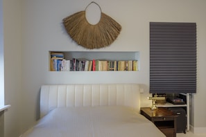 2 bedrooms, desk, iron/ironing board, free WiFi - Romain Gary apartment/old town/parking (Vilnius)