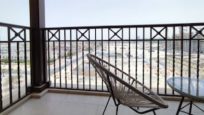 Comfort Apartment | Balcony - SuperHost - Luxury Apt Amidst Lush Greens in Madinat Jumeirah (Dubai)