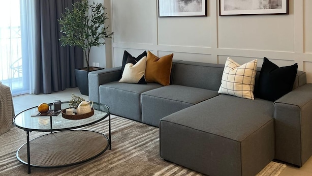 Comfort Apartment | Living area - SuperHost - Luxury Apt Amidst Lush Greens in Madinat Jumeirah (Dubai)