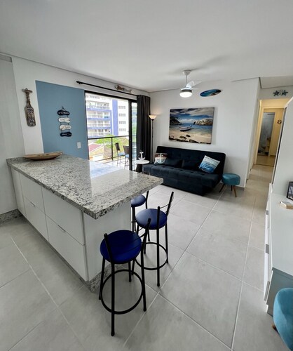 Lindo apto c/ar cond. perto da praia