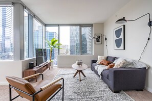 Smart TV, mesa de pingue-pongue