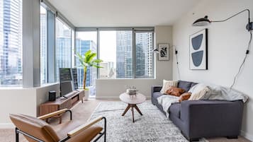 Smart TV, table tennis