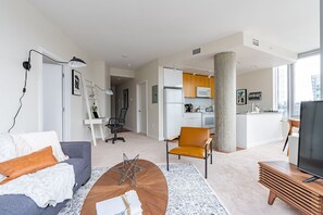 Smart TV, mesa de pingue-pongue