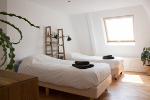 4 bedrooms, WiFi - Canal house top floor in historic center Gouda (Gouda)