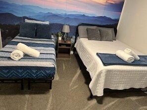 4 bedrooms, WiFi, bed sheets - Pocono Getaway with Hot Tub, Games & Fire-pit (Tobyhanna)