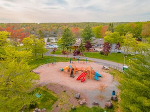 Children’s area - Pocono Getaway with Hot Tub, Games & Fire-pit (Tobyhanna)