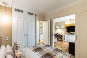 Executive Apartment | In-room safe, free WiFi