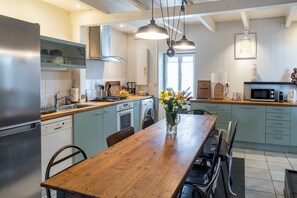 Fridge, microwave, oven, dishwasher - House for 8 with pool - Noirmoutier-en-l'Île (Noirmoutier-en-l´Ile)