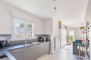 Fridge, microwave, oven, dishwasher