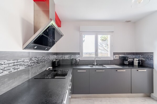 Fridge, microwave, oven, dishwasher