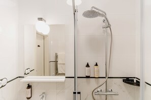 Bathroom - N33 Premium Apartments Old Town Kraków – Destigo Hotels (Kraków)