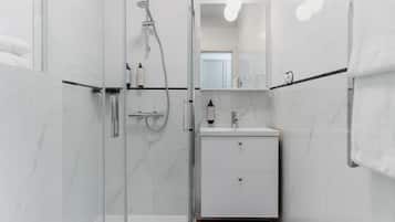 Deluxe Room, 1 Queen Bed | Bathroom | Shower, towels, soap, shampoo