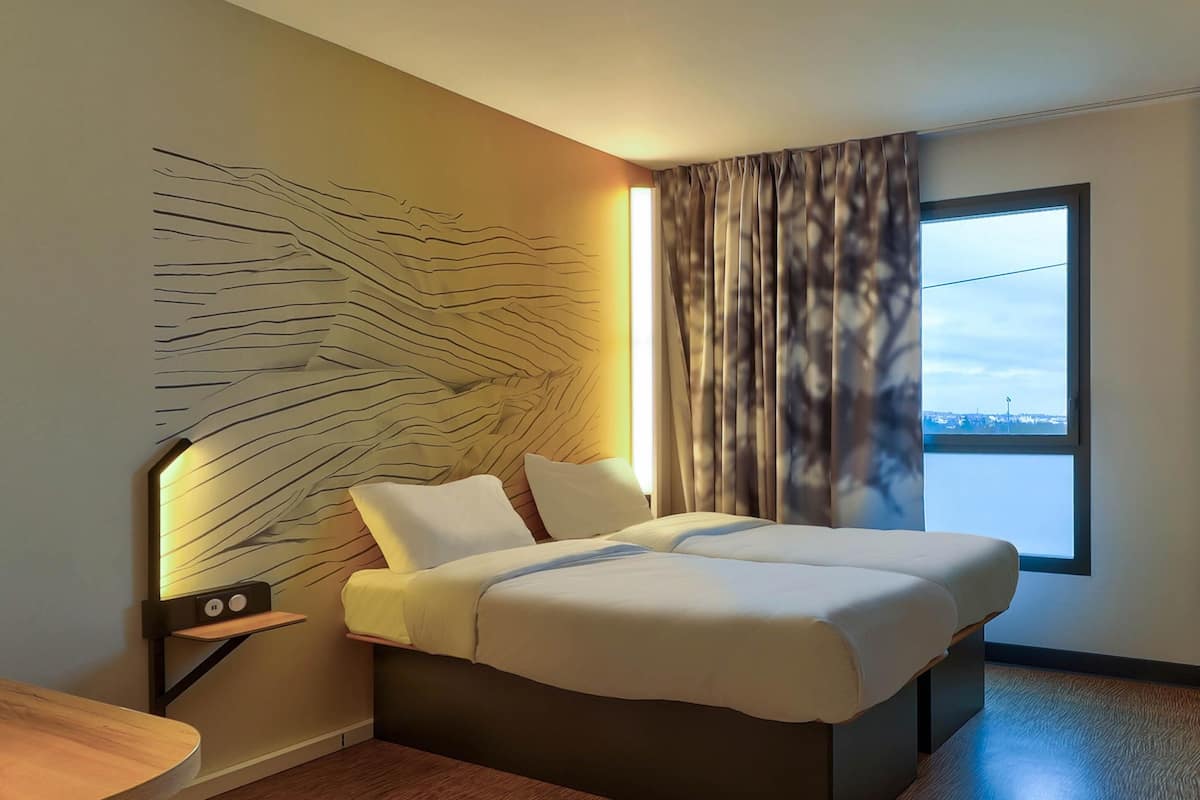 Classic Twin Room, Non Smoking | Premium bedding, desk, laptop workspace, blackout curtains