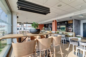 Daily buffet breakfast for a fee - B&B HOTEL Dijon Valmy Toison d'Or (Dijon)